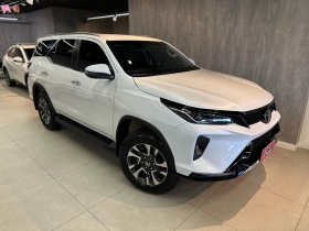 hilux sw4 2.8 4x4 srx platinum turbo 7 lugares diesel 4p automatico 2025 caxias do sul