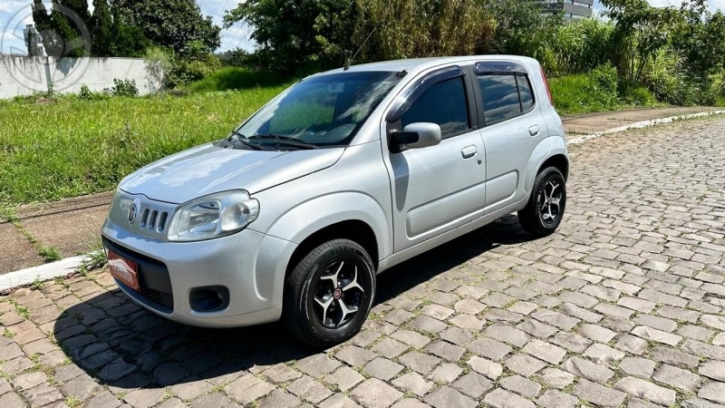 UNO VIVACE CELEB. 1.0 EVO - 2012 - LAJEADO