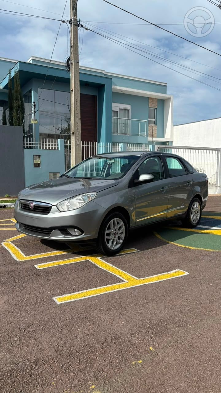 GRAND SIENA 1.6 MPI ESSENCE 16V FLEX 4P MANUAL - 2013 - CARAZINHO