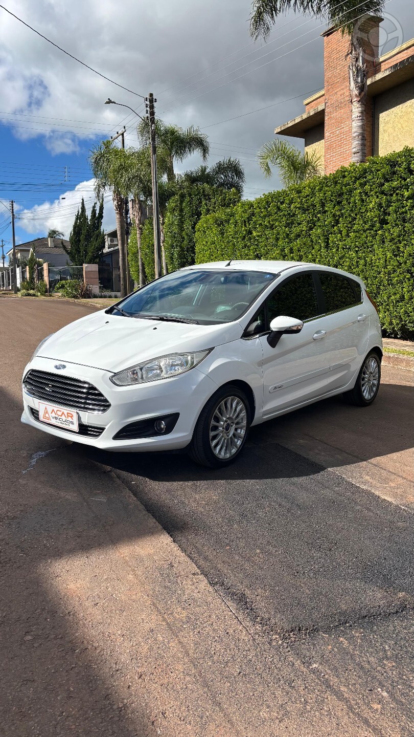 FIESTA 1.6 SE HATCH PLUS 16V FLEX 4P MANUAL - 2015 - CARAZINHO