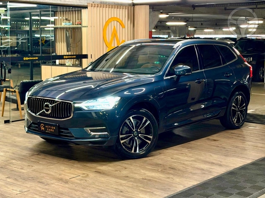 XC60 2.0 T8 MOMENTUM HYBRID 4P AUTOMÁTICO - 2020 - PORTO ALEGRE