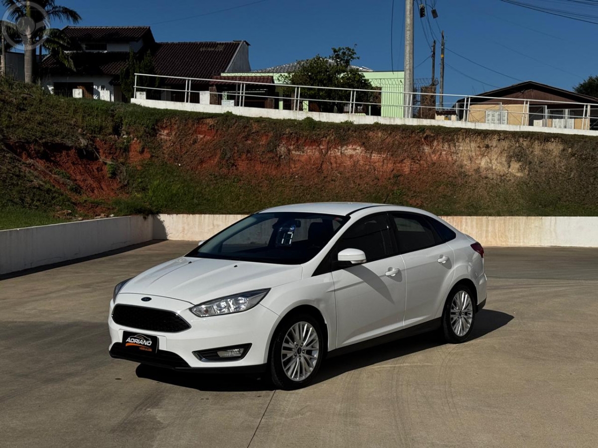 FOCUS 2.0 SE PLUS 16V FLEX 4P AUTOMÁTICO - 2017 - SANTA CRUZ DO SUL
