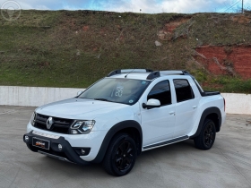 DUSTER OROCH 2.0 16V FLEX DYNAMIQUE 4P AUTOMÁTICO