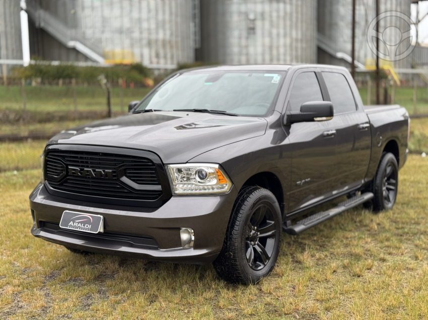 CLASSIC 5.7 LARAMIE V8 HEMI 4P AUTOMÁTICA - 2023 - VACARIA