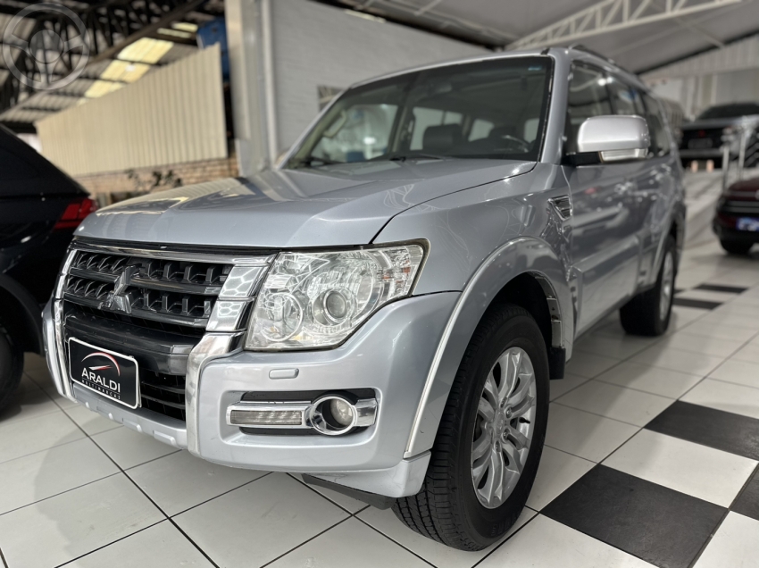 PAJERO FULL 3.2 HPE 4X4 16V TURBO INTERCOOLER DIESEL 4P AUTOMÁTICO - 2018 - VACARIA