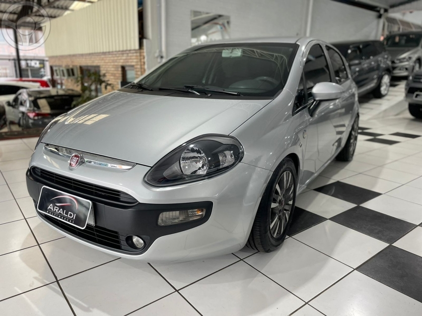 PUNTO 1.4 ATTRACTIVE ITALIA 8V FLEX 4P MANUAL - 2013 - VACARIA