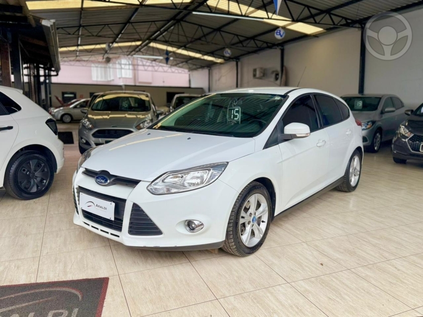 FOCUS 1.6 SE HATCH 16V FLEX 4P AUTOMÁTICO - 2015 - VACARIA