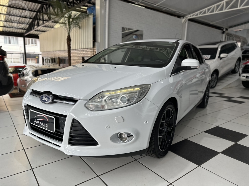 FOCUS 2.0 TITANIUM PLUS 16V FLEX 4P AUTOMÁTICO - 2015 - VACARIA