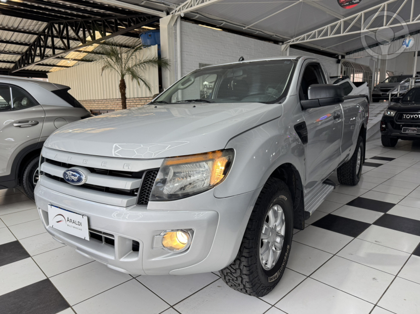 RANGER 3.2 XLS 4X4 CS 20V DIESEL 2P MANUAL - 2013 - VACARIA