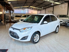 fiesta 1.6 rocam se sedan 8v flex 4p manual 2014 vacaria