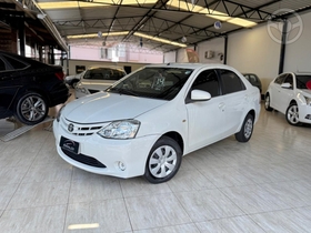 etios 1.5 xs sedan 16v flex 4p manual 2014 vacaria