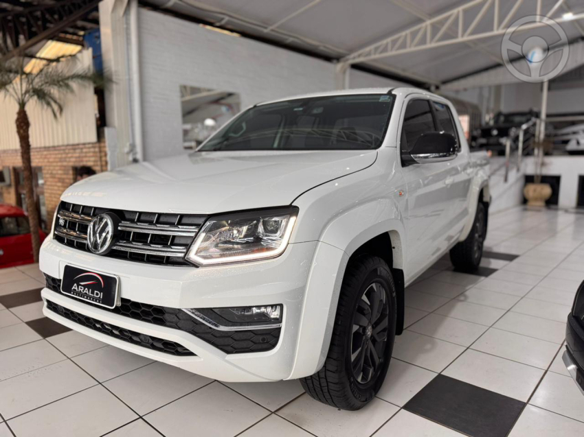 AMAROK 3.0 V6 TDI HIGHLINE CD DIESEL 4MOTION AUTOMÁTICO - 2023 - LAGOA VERMELHA