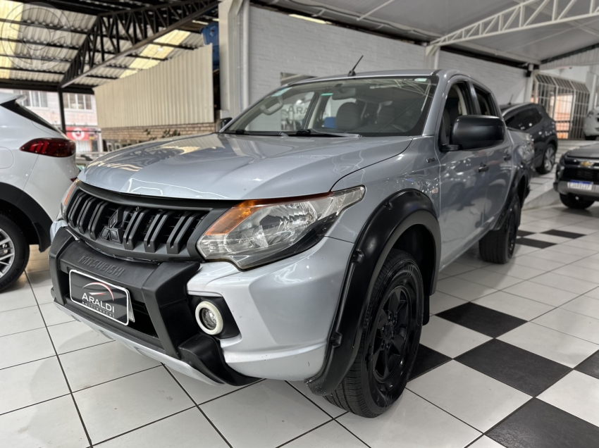 L200 TRITON 2.4 16V SPORT GLX OUTDOOR CD TURBO 4X4 DIESEL 4P MANUAL - 2020 - LAGOA VERMELHA