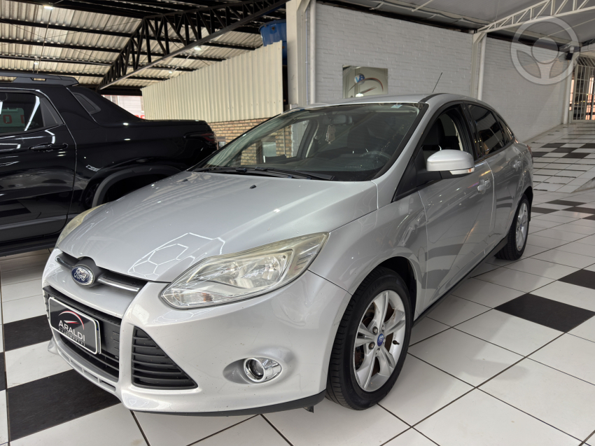 FOCUS 2.0 S SEDAN 16V FLEX 4P AUTOMÁTICO - 2015 - LAGOA VERMELHA