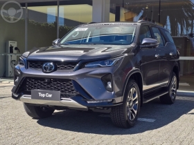 hilux sw4 4.0 srx 4x4 7 lugares v6 24v 4p automatico 2024 caxias do sul