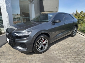 Q8 3.0 TFSI PERFORMANCE BLACK QUATTRO V6 24V 4P S-TRONIC