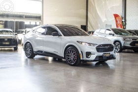 mustang mach e gt performance eletrico  2023 novo hamburgo