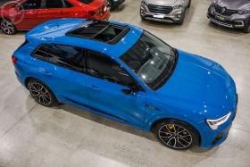 e tron performa. black aut. eletrico  2020 novo hamburgo