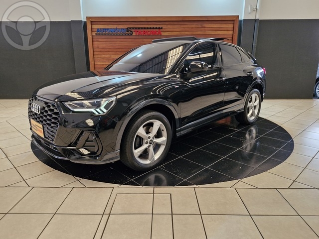 Q3 SPORTBACK PERFOMANCE BLACK SLINE 2.0 TFSI QUATTRO 49.000 SOLAR - 2023 - PASSO FUNDO