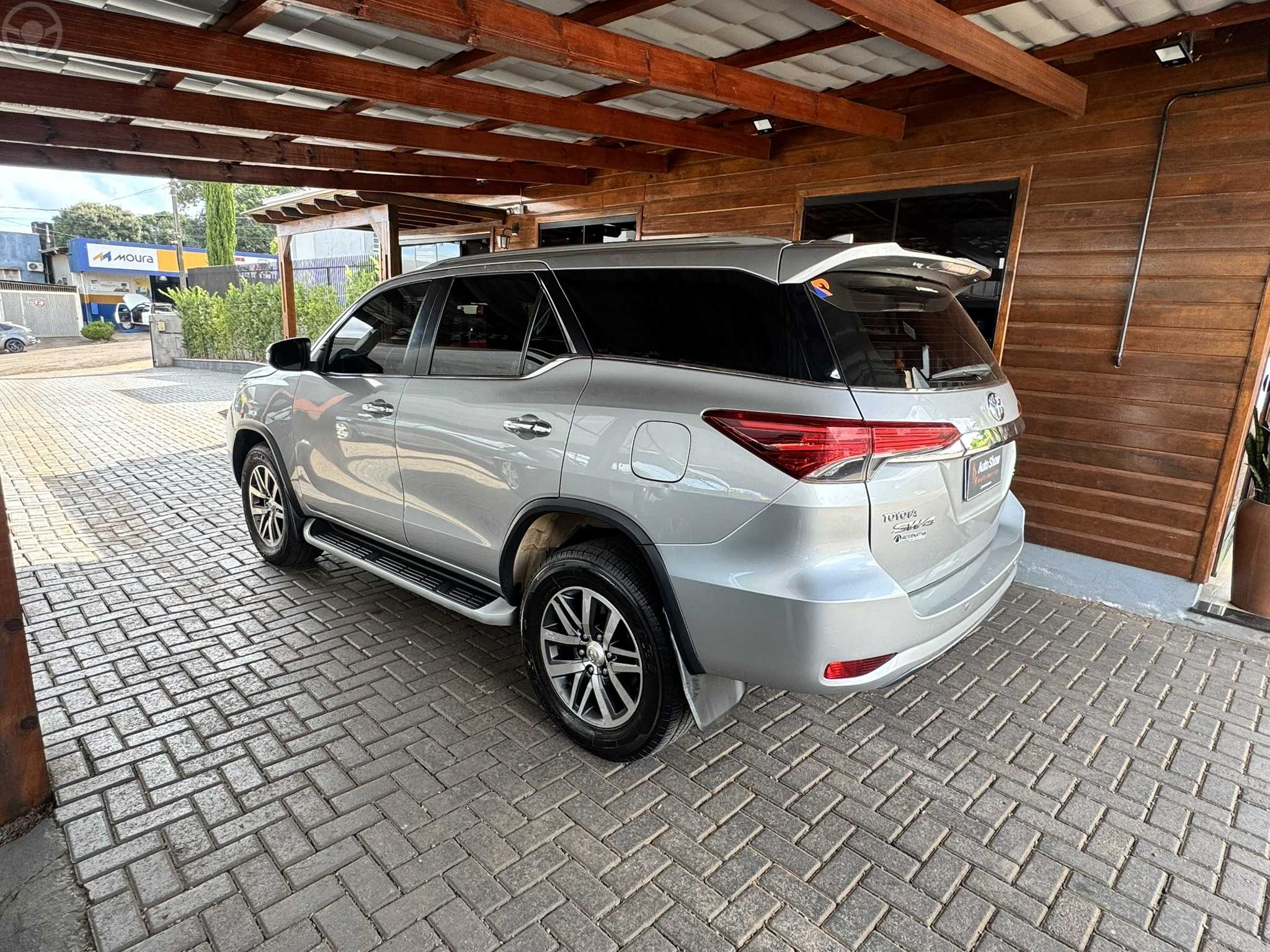 HILUX SRX SW4 - 2016 - TAPEJARA