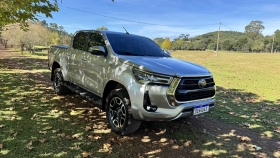 hilux srx 2021 tapejara