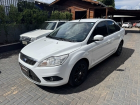 focus sedan 2.0 aut 2013 tapejara