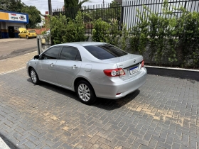 corolla altis 2013 tapejara