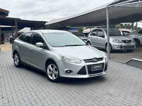 focus sedan 2014 tapejara