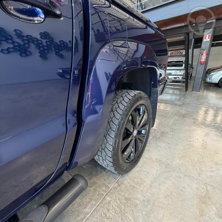 VOLKSWAGEN - AMAROK 3.0 V6 EXTREME CD DIESEL 4X4 AT 4P AUTOMÁTICO - 2023/2024 - AZUL - R$ 268.900,00