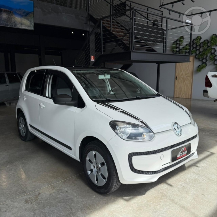 VOLKSWAGEN - UP 1.0 MPI TAKE UP 12V FLEX 4P MANUAL - 2015/2016 - BRANCA - R$ 46.900,00