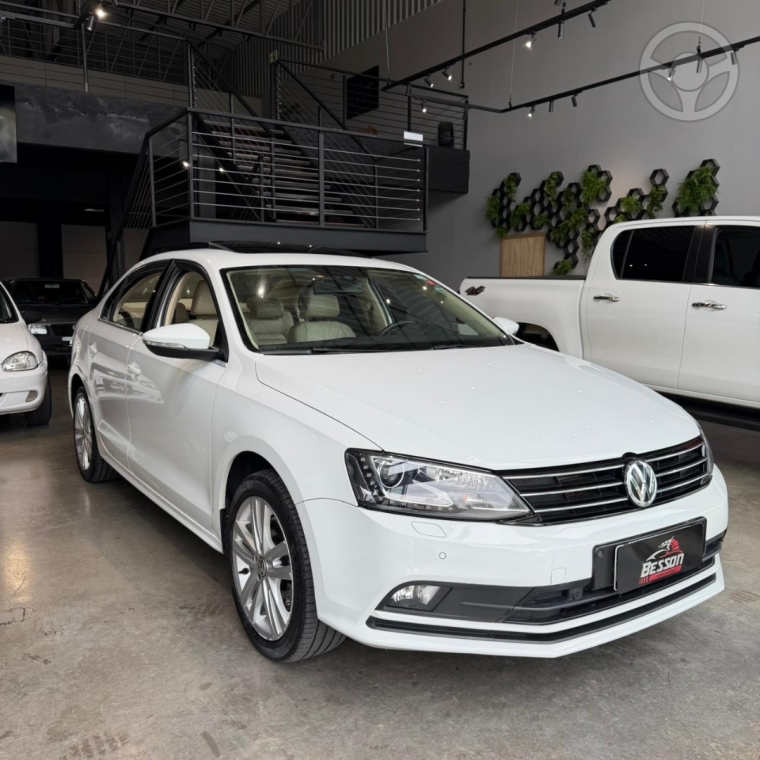VOLKSWAGEN - JETTA 2.0 TSI HIGHLINE 211CV 4P TIPTRONIC - 2015/2016 - BRANCA - R$ 95.900,00