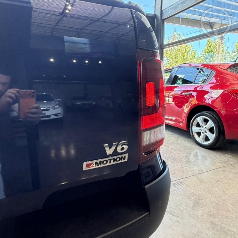 VOLKSWAGEN - AMAROK 3.0 V6 EXTREME CD DIESEL 4X4 AT 4P AUTOMÁTICO - 2023/2024 - AZUL - R$ 268.900,00