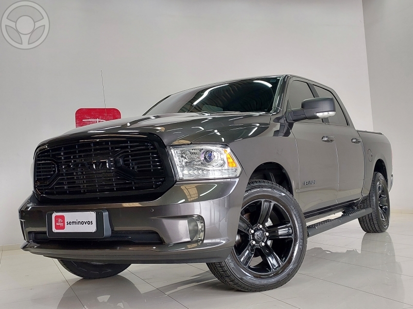 CLASSIC 5.7 V8 LARAMIE NIGHT EDITION CD 4X4 AUTOMÁTICO - 2023 - CAXIAS DO SUL