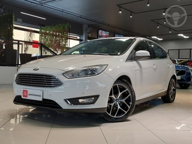 FOCUS 2.0 TITANIUM HATCH 16V FLEX 4P AUTOMÁTICO