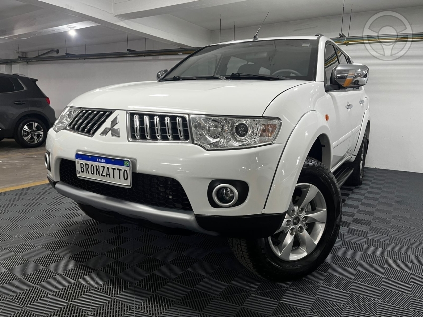 PAJERO DAKAR 3.5 HPE 7 LUGARES 4X4 V6 24V FLEX 4P AUTOMÁTICO - 2013 - PORTO ALEGRE