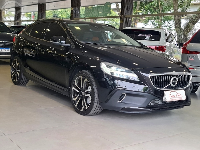 V40 2.0 T4 CROSS COUNTRY 4P AUTOMÁTICO - 2017 - NOVO HAMBURGO