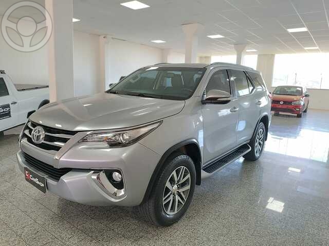 HILUX SW4 SRX 2.8 AUT 5 LUGARES  - 2017 - GETúLIO VARGAS