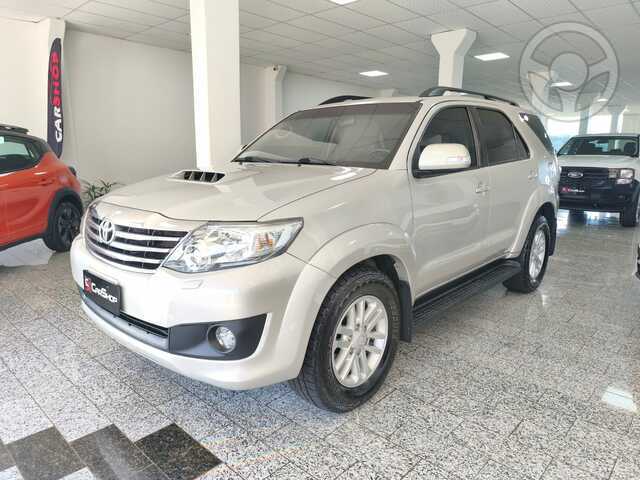 SW4 SRV 3.0 DIESEL 4X4 AUT 5 LUGARES - 2014 - GETúLIO VARGAS
