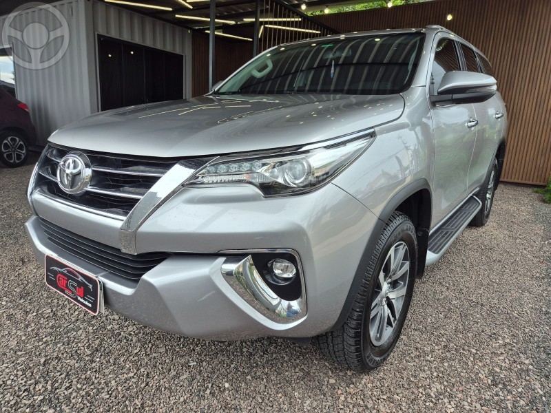 HILUX SW4 SRX 2.8 - 2018 - LAJEADO