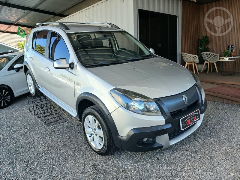 SANDERO STEPWAY 1.6 - 2014 - LAJEADO