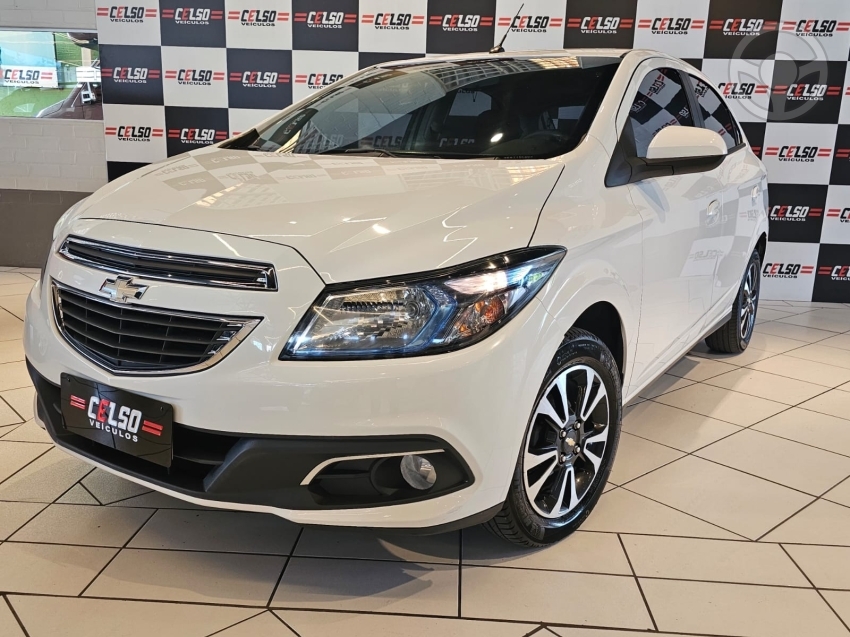 ONIX 1.4 MPFI LTZ 8V FLEX 4P MANUAL - 2014 - DOIS IRMãOS