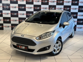fiesta 1.6 se hatch 16v flex 4p manual 2015 dois irmaos