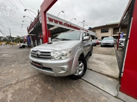 HILUX SW4 3.0 SRV 4X4 7 LUGARES 16V TURBO INTERCOOLER DIESEL 4P AUTOMÁTICO