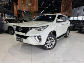 HILUX SW4 2.8 SRX 4X4 7 LUGARES 16V TURBO INTERCOOLER DIESEL 4P AUTOMATICO