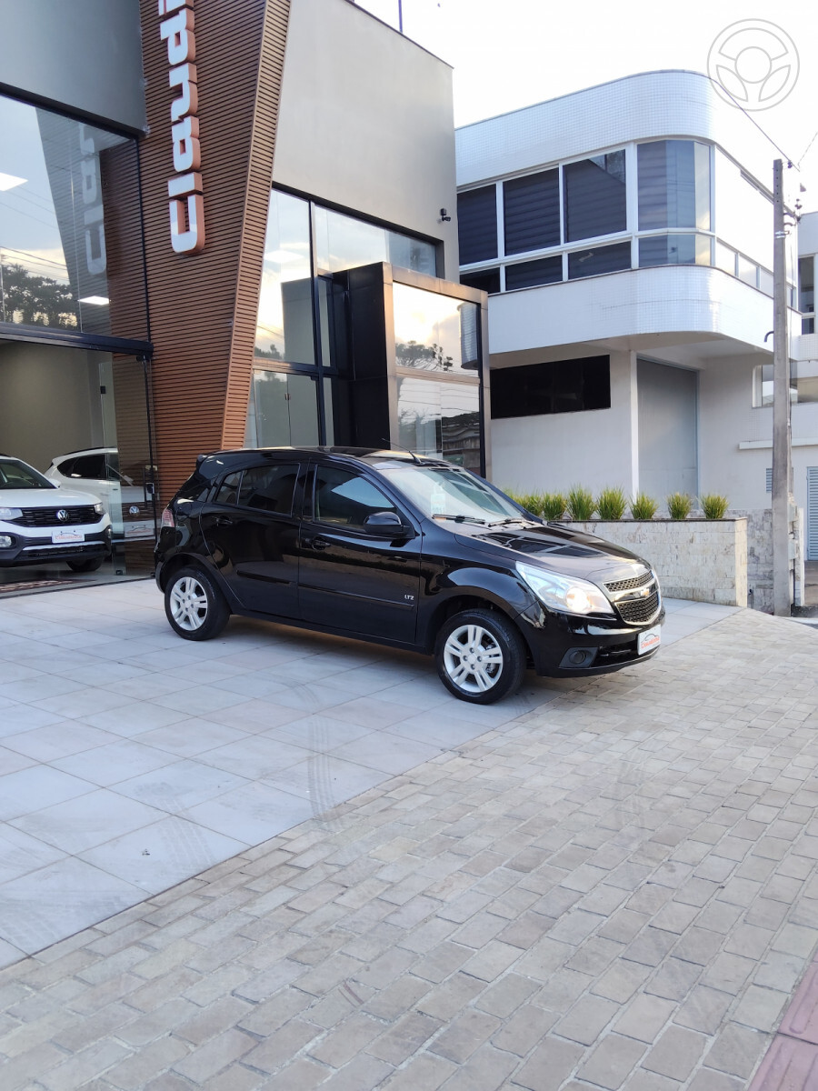 AGILE 1.4 MPFI LTZ 8V FLEX 4P MANUAL - 2011 - ERECHIM