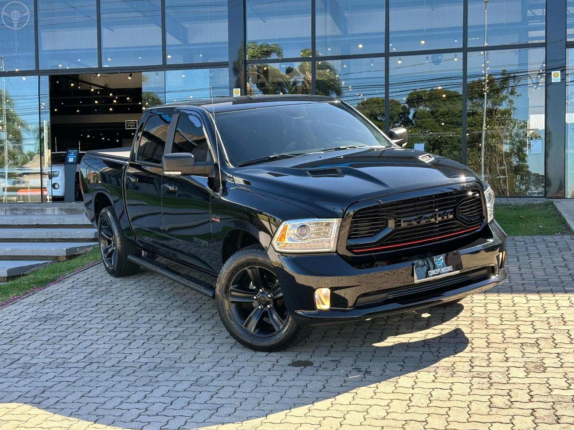 CLASSIC 5.7 LARAMIE V8 HEMI 4P AUTOMÁTICA - 2022 - PASSO FUNDO