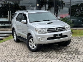HILUX SW4 3.0 SRV 4X4 7 LUGARES 16V TURBO INTERCOOLER DIESEL 4P AUTOMÁTICO