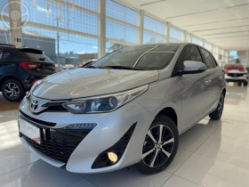 yaris 1.5 xls connect 16v flex 4p automatico 2022 caxias do sul