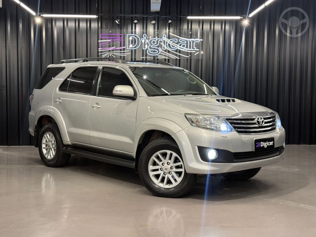 HILUX SW4 SRV D4-D 4X4 3.0 TDI DIES. AUT  - 2012 - LAJEADO