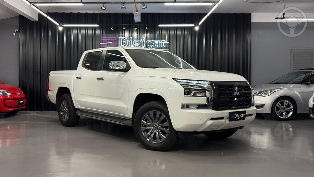 TRITON HPE-S 2.4 CD 4X4 TB DIESEL AUT.  - 2026 - LAJEADO